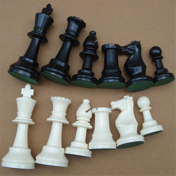 32 Medieval Chess Pieces/Plastic Complete Chessmen